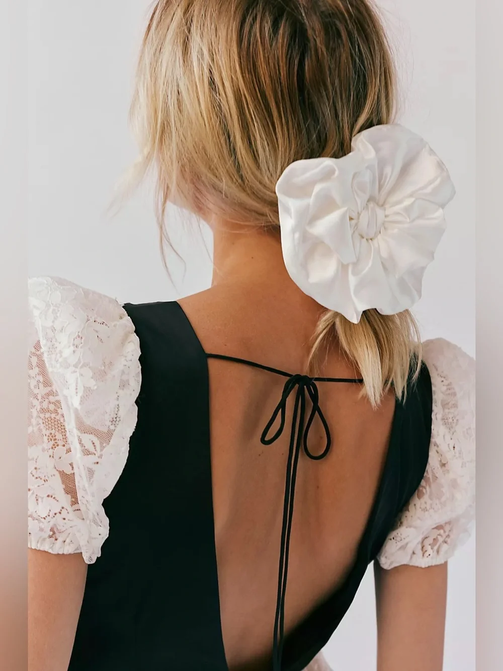 Free People Maria's Bow Scrunchie